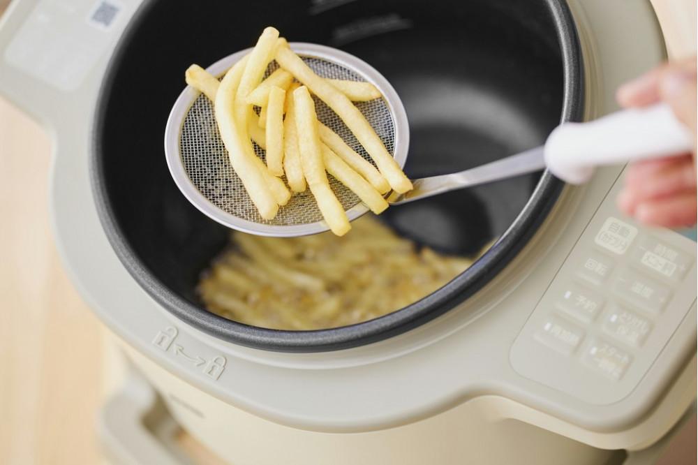 自動調理器 シェフドラム アイリスオーヤマ アイボリー 簡単調理 スープ 焼く 炒める 揚げる 煮込む 揚げ物 低温調理 IH式 保温機能付き 使い方簡単 簡単温度設定 自動調理器 おすすめ 人気 アイリス DAC-IB2-C