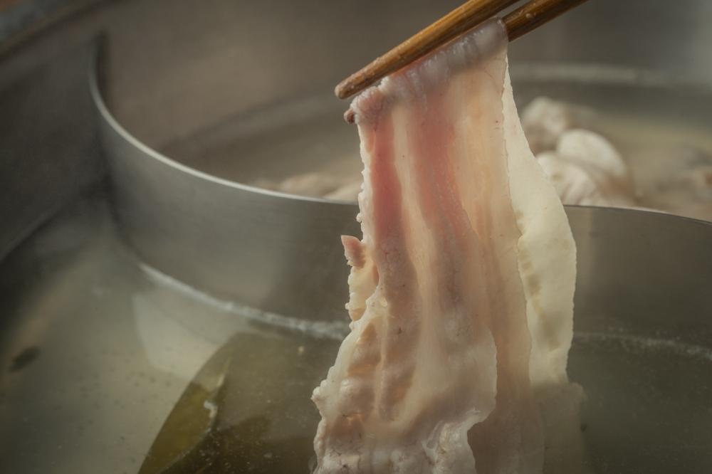 豚肉『もちぶた』肩ロース&バラ しゃぶしゃぶ用各400g・ハム・ベーコン・角煮 セット