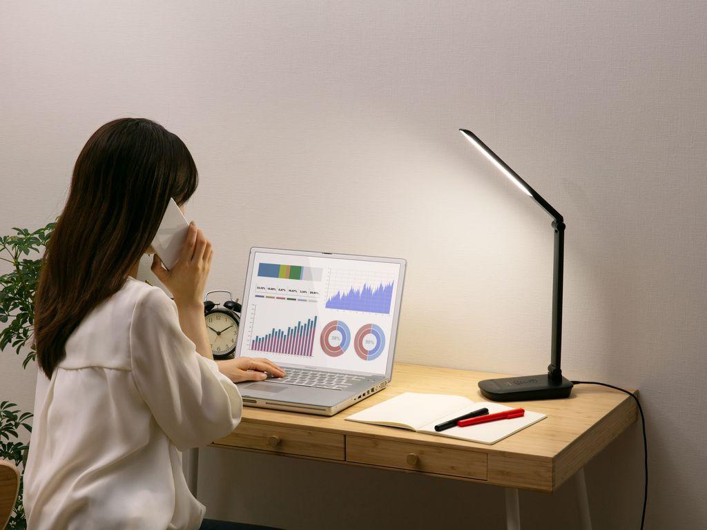 LEDデスクライトQi充電シリーズ 平置きタイプ 調光　LDL-QFD-B　ブラック 新生活 一人暮らし ひとり暮らし 就職祝い 進学祝い 合格祝い