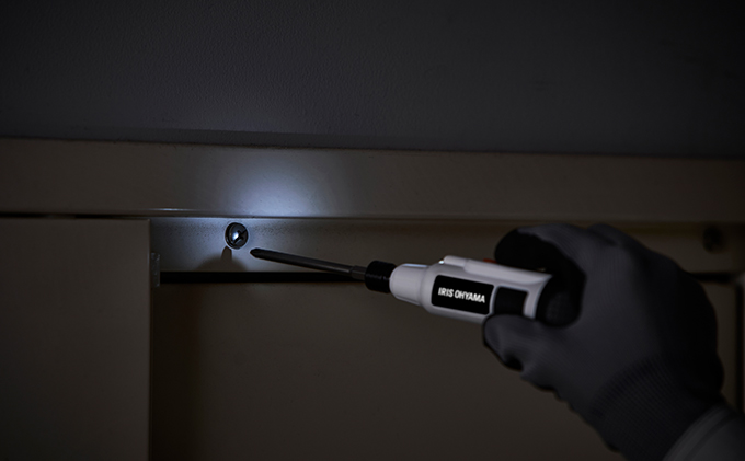 充電式ボールグリップミニドライバ 3.6V JMD8BG-W ホワイト アイリスオーヤマ 工具 電動 ドライバー 電動工具 逆回転可能 ドライバビット付きドライバー 電動ドライバー USB充電 軽量 小型 ライト付き 