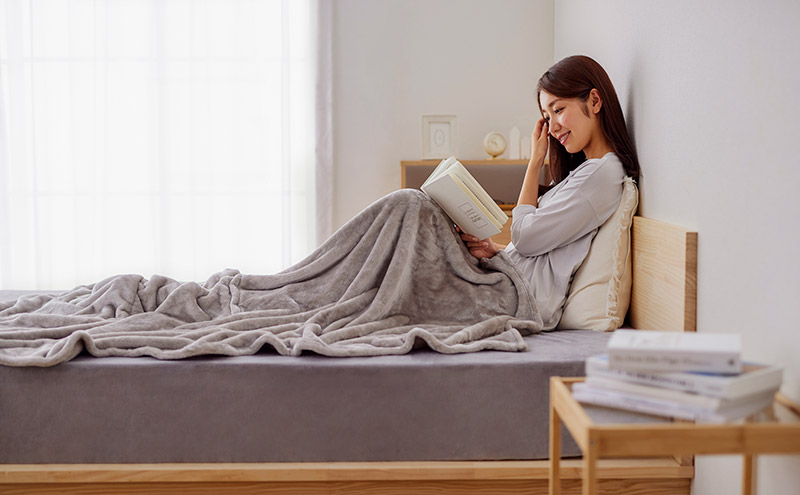 毛布 3WAYマルチ毛布 M-3M グレー アイリスオーヤマ 着る毛布 毛布 ブランケット 掛け布団 3WAY マルチ毛布 ポンチョ クッション 吸湿発熱 暖かい あたたかい あったか 洗濯OK コンパクト収納 洗える 