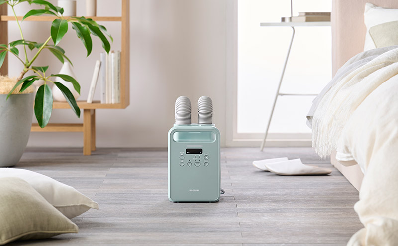 布団乾燥機 アイリスオーヤマ ツインノズル FK-RW2-G グリーン ふとん乾燥機  カラリエ 布団乾燥 布団 ふとん 乾燥 靴乾燥機 ダニ退治 乾燥機 衣類乾燥 布団あたため シューズドライヤー コンパクト 電化製品