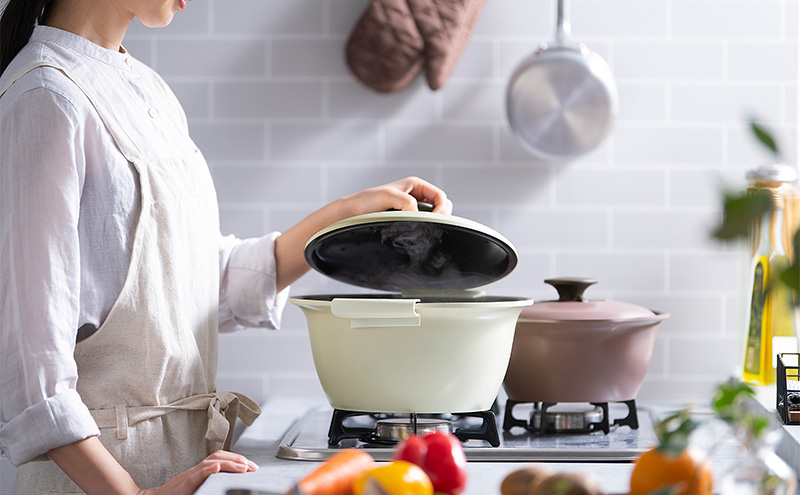 鍋 20cm 無加水鍋 MKS-20 メルティピンク 両手鍋 ih 無水 無水調理 鍋パーティー 一人暮らし 食卓 カラフル 調理器具 料理 アイリスオーヤマ ガスコンロ オーブン対応 キッチン用品 キッチンアイテム 