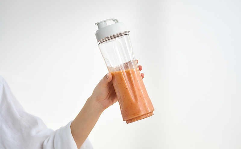 ボトルブレンダー IBB-601-W ホワイト アイリスオーヤマ 電動ミキサー ジュースミキサー ミキサー ボトル ジューサー ブレンダー 氷も砕ける 食欲の秋特集 