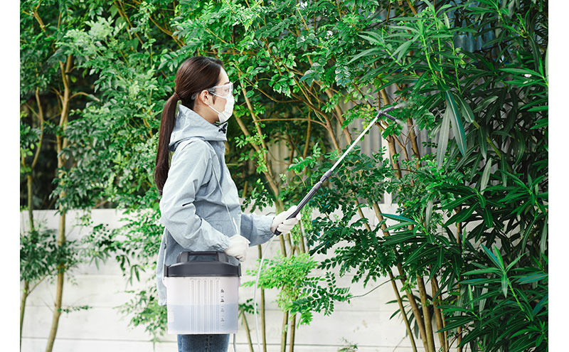 電池式噴霧器 ツインノズルIR-4W ダークグレー 噴霧器 4L 電池式 散布 アイリスオーヤマ 噴霧機  タンク ノズル 除草 園芸 消毒 除草剤 庭 電池 噴霧 噴射 薬剤 薬品 撒き 電動 家庭用 肩掛け 背負式 液肥撒き 除草剤散布 液肥散布 液肥 雑草防止