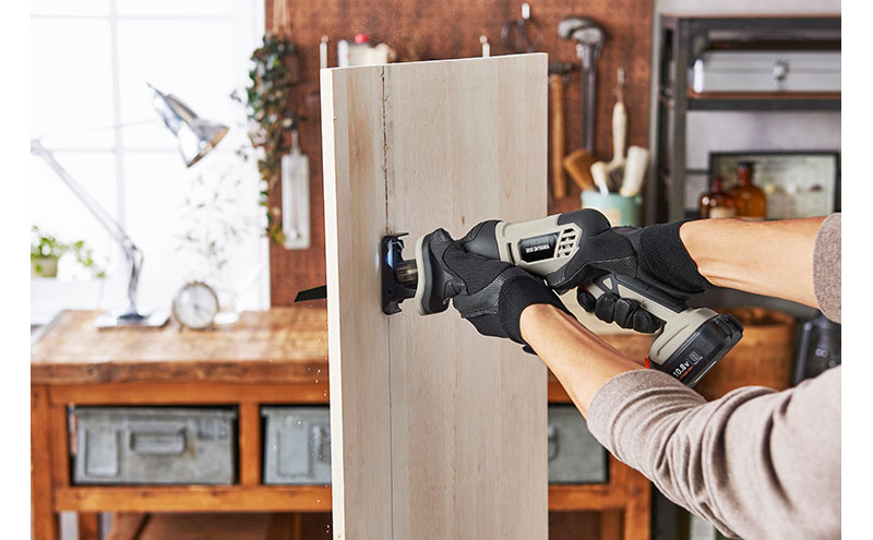 充電式レシプロソー10.8V JRS13TC サンドベージュ 電動ノコギリ 電動レシプロソー 充電式  アイリスオーヤマ 10.8V 軽量  Type-C充電 バッテリー 小型 セーバーソー のこぎり 家庭用 替刃 木工用 金属用 電動工具 DIY 枝切り