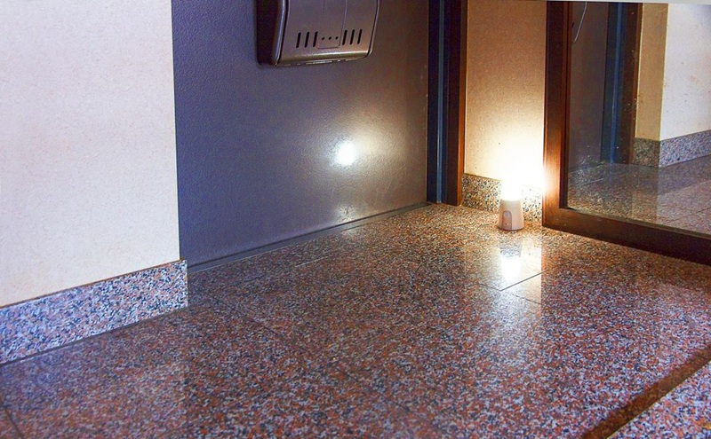 照明 乾電池式LEDセンサーライト スタンドタイプ 電球色 BSL40SL-WV2 アイリスオーヤマ センサーライト 電池式 乾電池式 人感センサー 室内 LEDセンサーライト LED ライト 廊下 寝室 物置 置き型 防犯