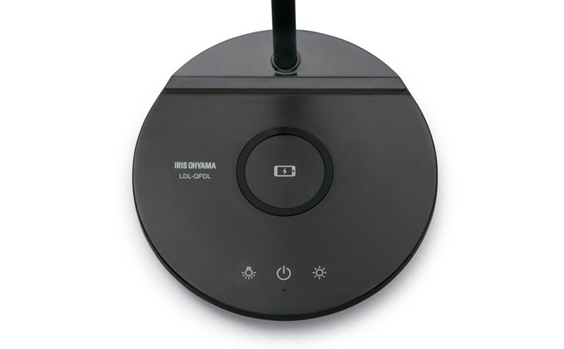 LEDデスクライトQi充電シリーズ 平置きタイプ 調光・調色 LDL-QFDL-B ブラック デスクライト LED 調光 調色 ワイヤレス充電 おしゃれ アイリスオーヤマ コンパクト 折りたたみ式 Qi充電 勉強 テレワーク