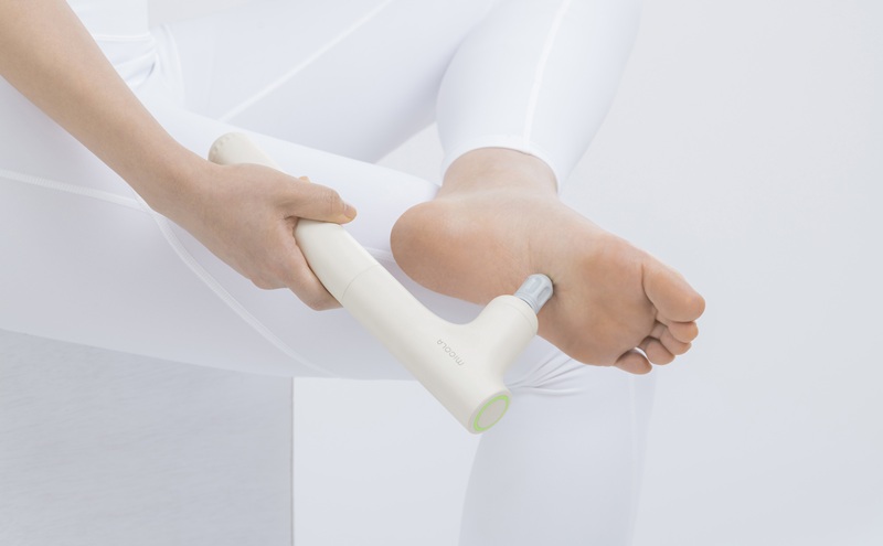 ビューティーケアガンプラス FRT-M02-W オフホワイト ハンディガン ビューティーケアガン MiCOLA （ミコラ） 軽量 アイリスオーヤマ 小型 コンパクト ミコラ ボディケア 充電式 USB-typeC 収納袋 球形 円柱形 平形 U字形