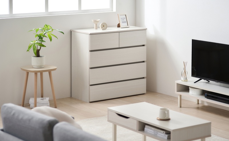 組立簡単ウッドチェスト KKWCー790 ホワイト チェスト 4段 タンス 箪笥 収納 アイリスオーヤマ ローチェスト 衣装ケース 組み立て簡単 工具不要 引き出し 開閉スムーズ 北欧 おしゃれ シンプル 衣類 服 収納ケース 衣類収納ケース