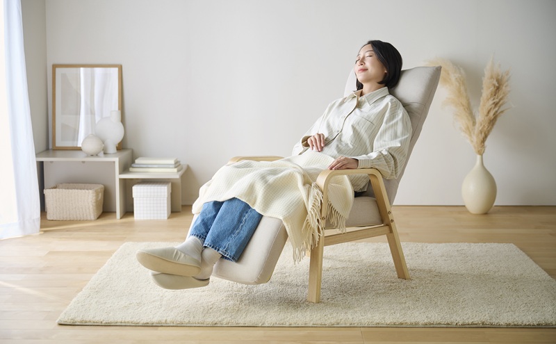 リクライニングウッドアームチェア FACR-RHB アイボリー リクライニングチェア 一人掛け リクライニング 座椅子 一人用 ソファー 高齢者 肘掛付 背もたれ ヘッドレスト フットレスト 椅子 プレゼント アイリスオーヤマ