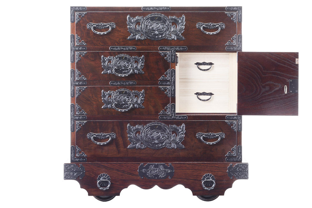 仙台箪笥 中型車箪笥 拭き漆塗り (申込書返送後、1ヶ月〜6ヶ月程度でお届け) 欅産業 職人 おすすめ 船箪笥 [インテリア タンス 収納 家具 和 モダン 高級 和箪笥 小箪笥 伝統 工芸品 仏壇 仏具 神具 飾り棚 欅 漆塗 彫金 金具 装飾 仙台箪笥 船箪笥 舟箪笥 宮城 利府 欅産業]