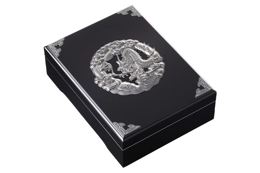 仙台箪笥 文箱 黒呂漆塗り 竜金具 欅産業 職人 おすすめ 船箪笥 [インテリア タンス 収納 家具 和 モダン 高級 和箪笥 小箪笥 伝統 工芸品 仏壇 仏具 神具 飾り棚 欅 漆塗 彫金 金具 装飾 仙台箪笥 船箪笥 舟箪笥 宮城 利府 欅産業]