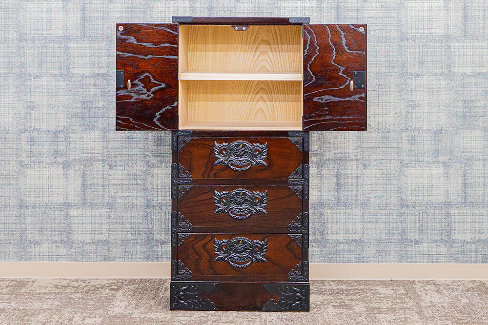 仙台箪笥 45巾すきまチェスト 拭き漆塗り KC-321 （申込書返送後、1ヶ月〜6ヶ月程度でお届け） 欅産業 職人 おすすめ 船箪笥 [インテリア タンス 収納 家具 和 モダン 高級 和箪笥 小箪笥 伝統 工芸品 仏壇 仏具 神具 飾り棚 欅 漆塗 彫金 金具 装飾 仙台箪笥 船箪笥 舟箪笥 宮城 利府 欅産業]