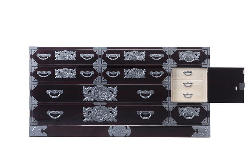 仙台箪笥 五尺横長箪笥75 木地呂漆塗り (申込書返送後、3ヶ月〜8ヶ月程度でお届け) 欅産業 職人 おすすめ 船箪笥 [インテリア タンス 収納 家具 和 モダン 高級 和箪笥 小箪笥 伝統 工芸品 仏壇 仏具 神具 飾り棚 欅 漆塗 彫金 金具 装飾 仙台箪笥 船箪笥 舟箪笥 宮城 利府 欅産業]