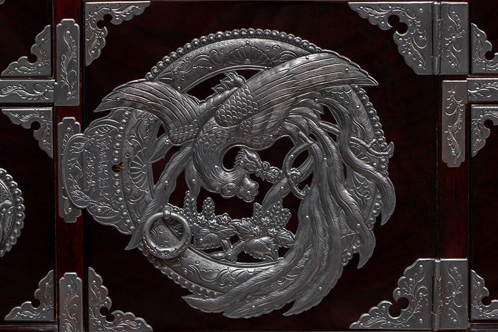 仙台箪笥 四・五尺部屋箪笥 木地呂漆塗り 彫金手打金具 KD-3008D（お申込書返送後8ヵ月〜12ヵ月程度でお届け） [仙台箪笥 タンス たんす 小型 高級 工芸品 伝統]
