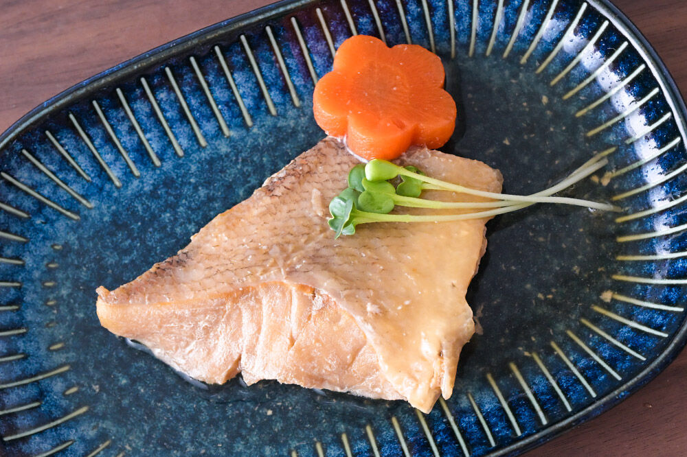 食品添加物無添加・減塩・小分け・骨取り！赤魚の煮付け10切れ 冷凍 個包装 湯煎 レンジ調理 [煮魚 小分け 惣菜 簡単 時短 調理 おかず つまみ 煮物 パウチ レンチン 宮城県 利府町 セントラルキッチン]