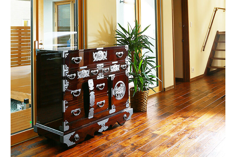 仙台箪笥 閂型車箪笥 木地呂漆塗り (申込書返送後、3ヶ月〜8ヶ月程度でお届け) [仙台箪笥 タンス たんす 小型 高級 工芸品 伝統]