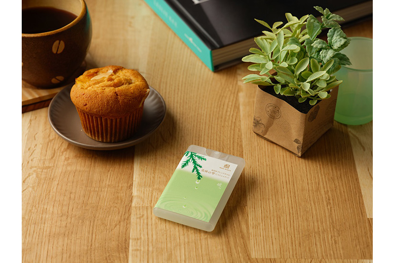 気持ち潤う瞬間森林浴 カード型アロマスプレー・4種フルセット クロネコゆうパケット