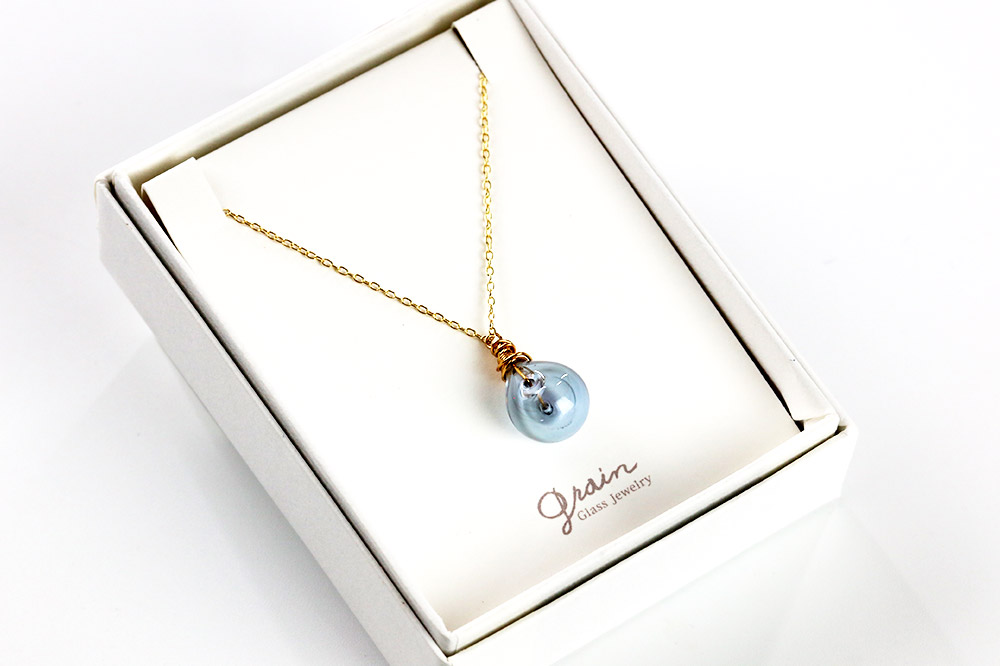 しずくネックレス 【ライトブルー】ガラスジュエリー Glass Jewelry grain アクセサリー 秋田