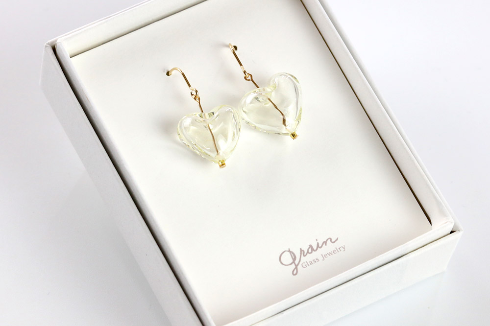 heart繝斐い繧ケ 縲舌け繝ェ繧「縲代ぎ繝ゥ繧ケ繧ク繝・繧ィ繝ェ繝シ Glass Jewelry grain 繧「繧ッ繧サ繧オ繝ェ繝シ 遘狗伐