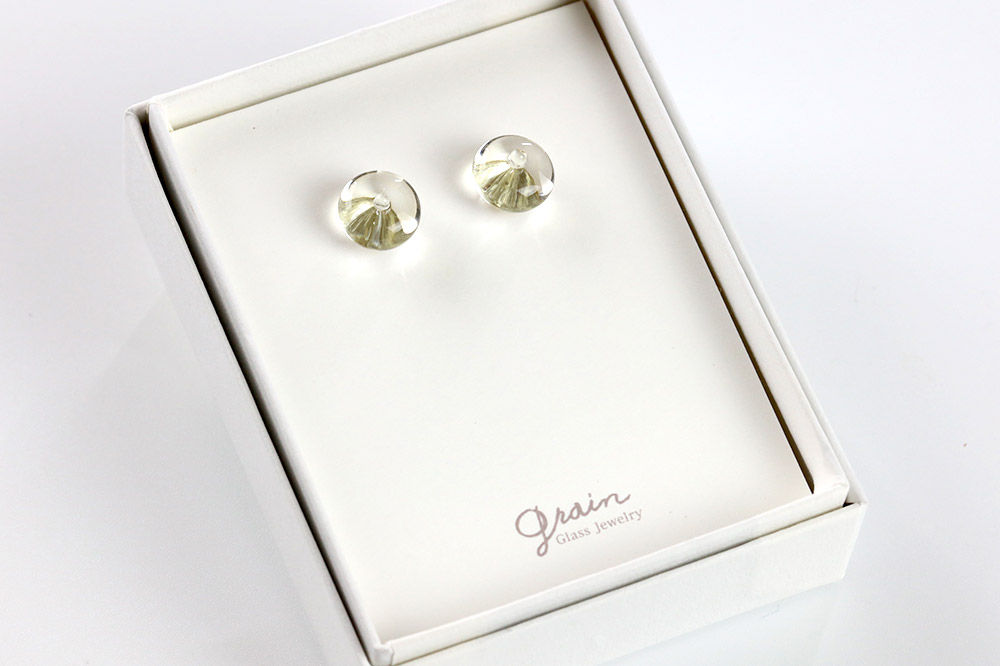 ぷるぷるピアス 【クリア】ガラスジュエリー Glass Jewelry grain アクセサリー 秋田