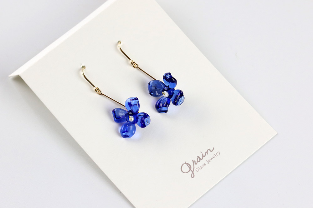 flowerピアス 【インセントブルー】ガラスジュエリー Glass Jewelry grain アクセサリー 秋田