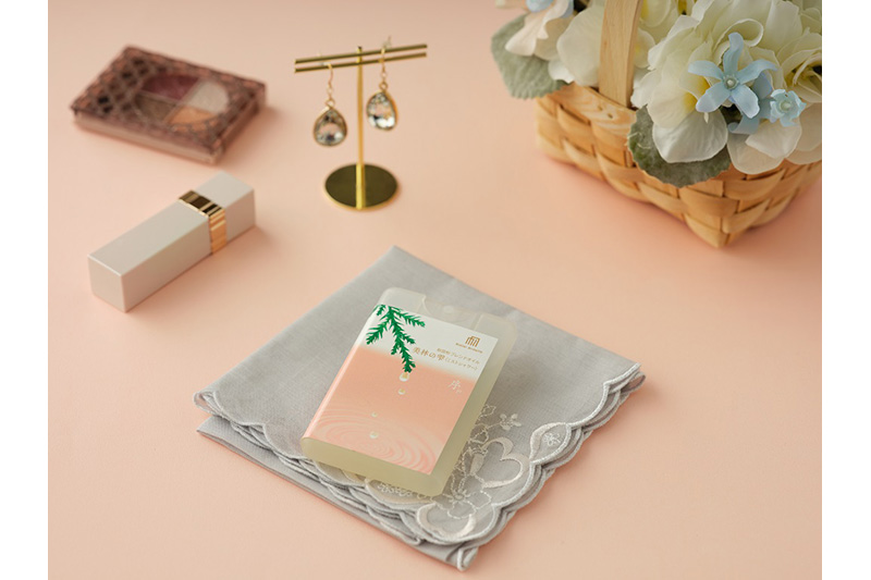 気持ち潤う瞬間森林浴 カード型アロマスプレー・4種フルセット クロネコゆうパケット