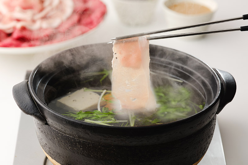 秋田牛と秋田豚のしゃぶしゃぶセット (4〜5人前) 計800g 牛肉 豚肉 豚しゃぶ 鍋 ごちそう 高級