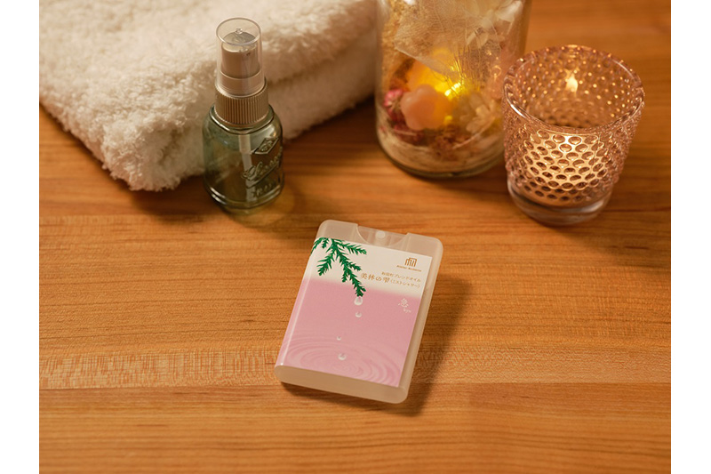 気持ち潤う瞬間森林浴 カード型アロマスプレー・4種フルセット クロネコゆうパケット