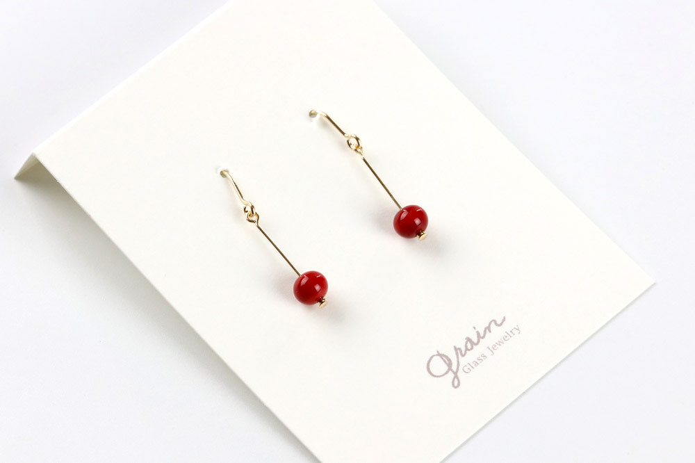 一粒ピアス 【レッド】ガラスジュエリー Glass Jewelry grain アクセサリー 秋田