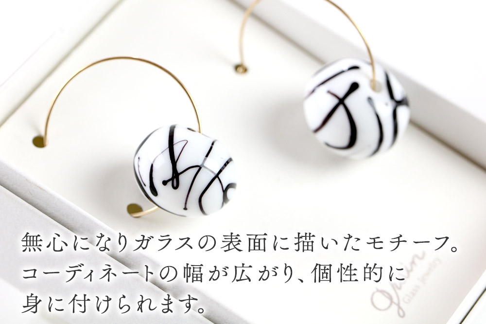 drawingピアス 【白×黒】ガラスジュエリー Glass Jewelry grain アクセサリー 秋田