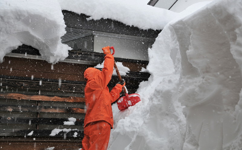 秋田県 能代市 雪かき 除雪 排雪 敷地内の雪かき排雪をします 対象地域：能代市