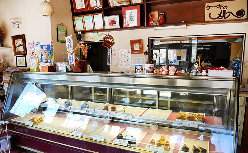 パンプキンケーキ 5号 1台 かぼちゃのケーキ 冷凍 ケーキのメルヘン 秋田県 老舗 誕生日 お祝い クリスマス ケーキ かぼちゃ