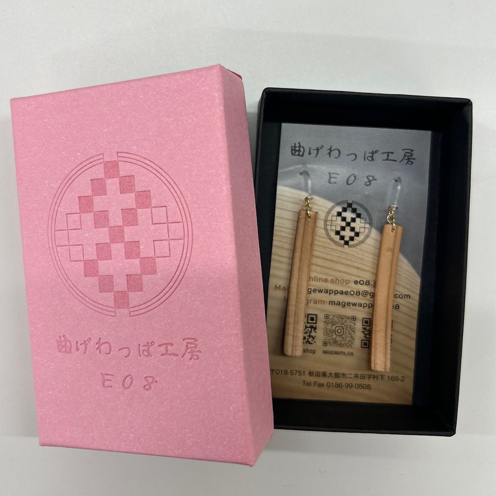 【曲げわっぱアクセサリー】ウェーブタイプ（太長デザイン）ピアス樹脂フックタイプ　【65P6013】