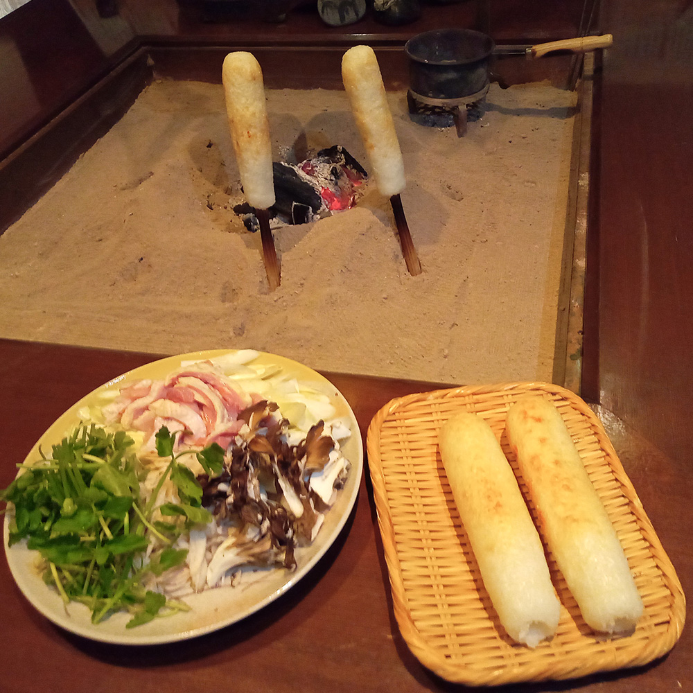 《旧大館市地区対象》【手ぶらでOK！タクシー周遊】 料亭のきりたんぽ鍋と秋田犬モフモフふるさと体験〈大館の魅力を満喫！2時間コース〉（2名分） 【425P8401】