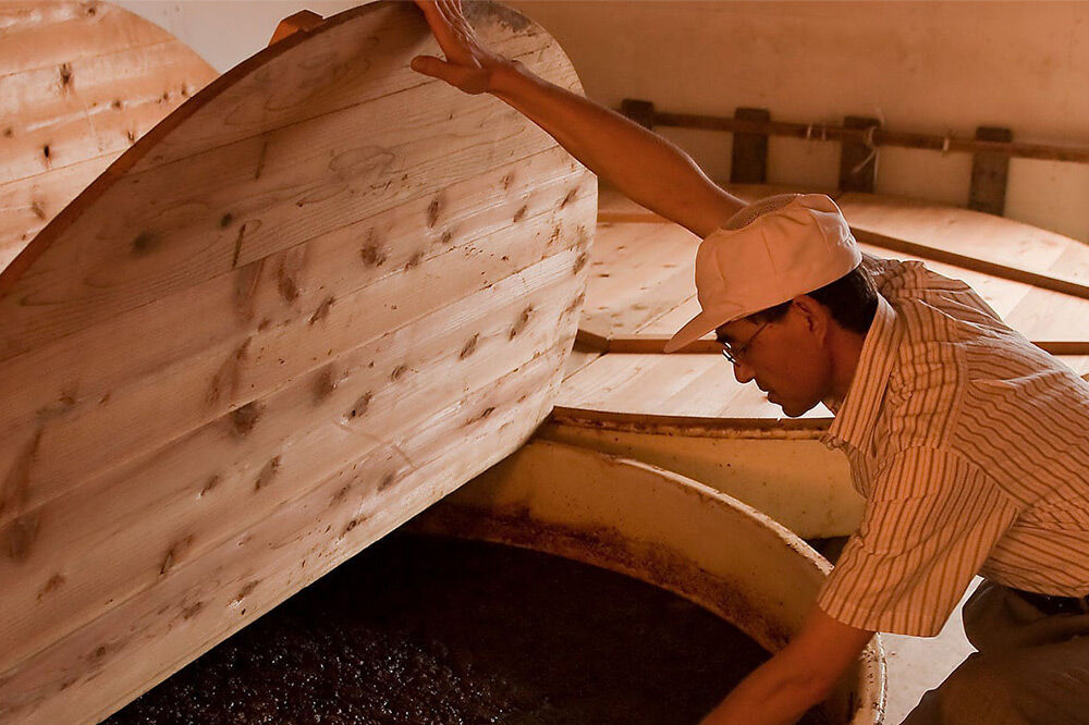 秋田しょっつる ハタハタ100% 130g×3本【簡易包装での発送】 [調味料 塩魚汁 魚醤 日本三大魚醤 ナンプラー かくし味 味付け 料理 国産 秋田]