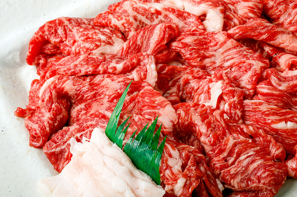 秋田錦牛 モモ肉 すき焼き用  約4kg（1kg×4パック）＋すき焼き用のたれ5本