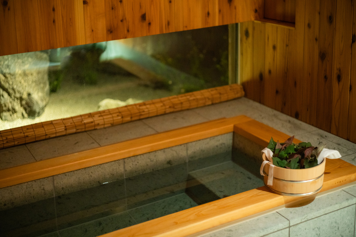 古民家をリノベーションした宿泊施設 草木ももとせ1泊2食付き2名様宿泊券【(有)アシスト實務工房】[F15401]