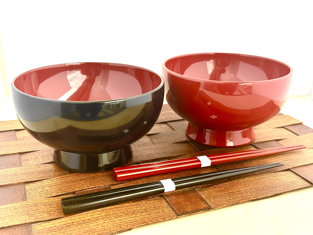 川連漆器 箸付夫婦そば椀（黒内朱・皆朱）紙箱入【(株)佐藤商事】[N4-5501]