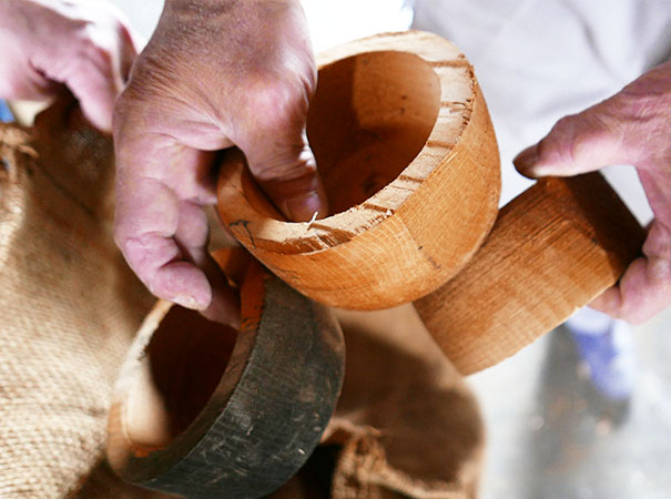 aeru 川連漆器のこぼしにくい器 平皿 赤紅【(株)和える】[D15602]