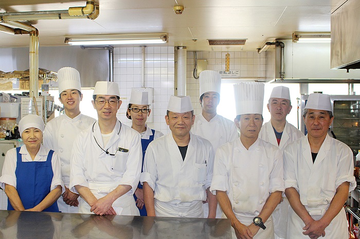 秋田牛すき焼き用４人前山菜･野菜･ゴマだれセット【湯沢グランドホテル】[O4602]