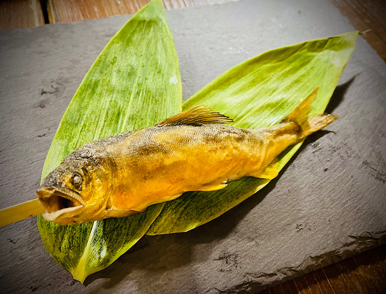 温めるだけで名店の味《こまち鮎》鮎の塩焼き ３本【鮎乃家】[M4202]