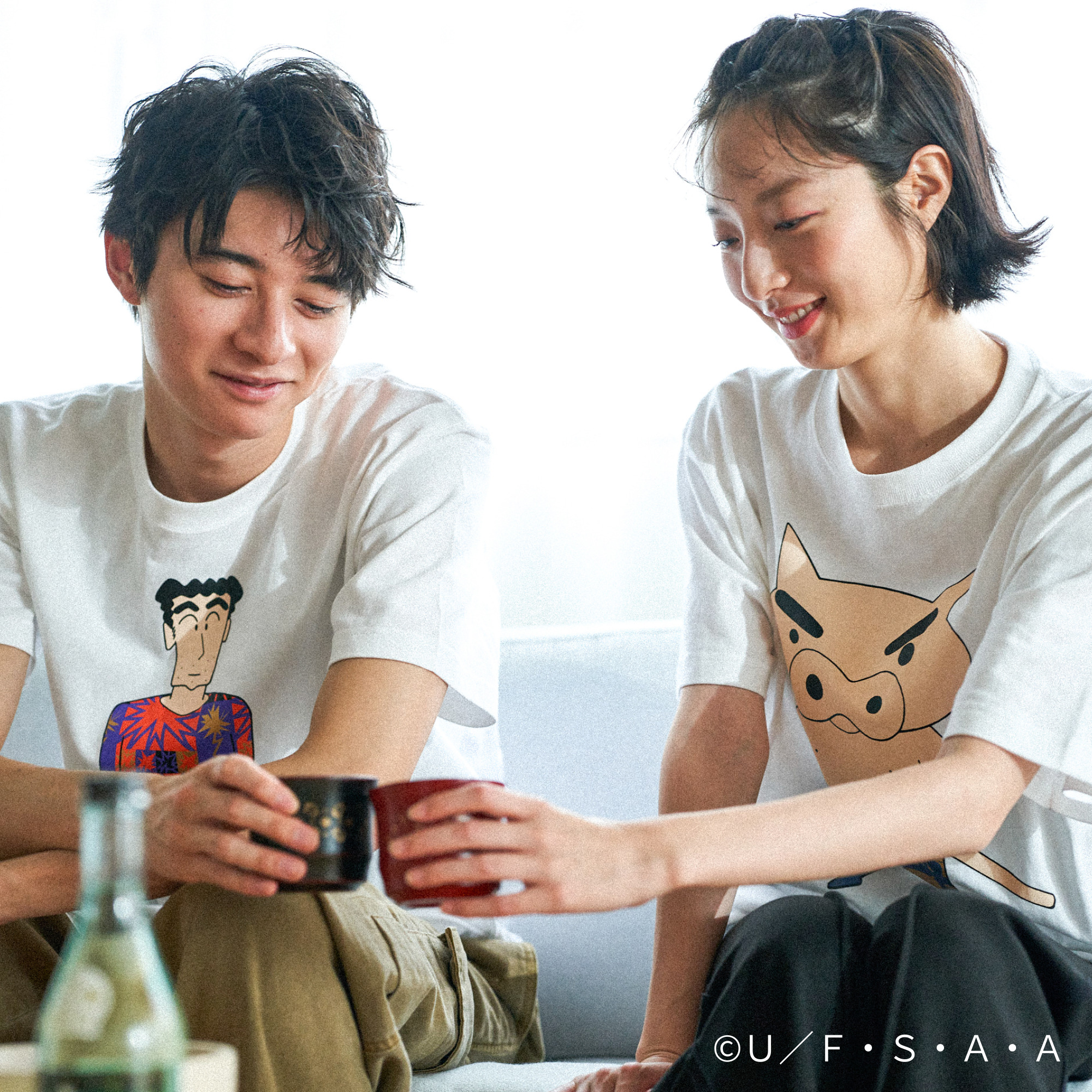 クレヨンしんちゃん 川連漆器カップ 雪柄 黒・赤セット 秋田伝統工芸 和食器 和風カップ 漆塗り 川連塗り 限定デザイン コラボ限定 クレしんグッズ アニメ 【詩の国秋田株式会社】[O16701]