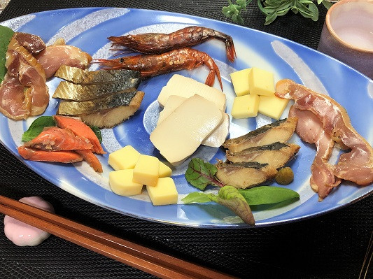 燻製屋チャコール 日本酒にピッタリ燻製詰め合わせセット 6種 [燻製 おつまみ チーズ 総菜 燻製セット 食べ比べ 詰合せ 燻製屋チャコール 秋田県 由利本荘市]