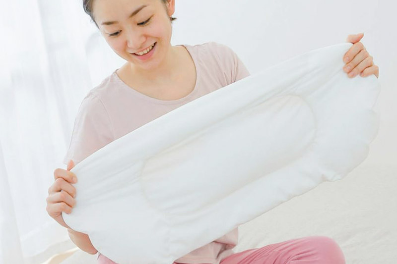 王様の腰枕（アイボリー）腰を支えるビーズクッション