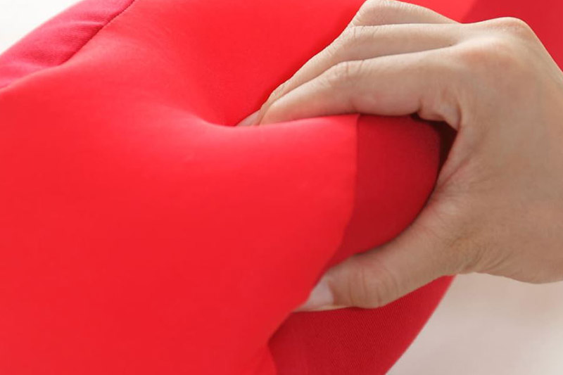 王様の足枕（レッド）足乗せリラックスクッション [足枕 足まくらフットピロー 足用まくら 足乗せ 立ち仕事 リラックス クッション]