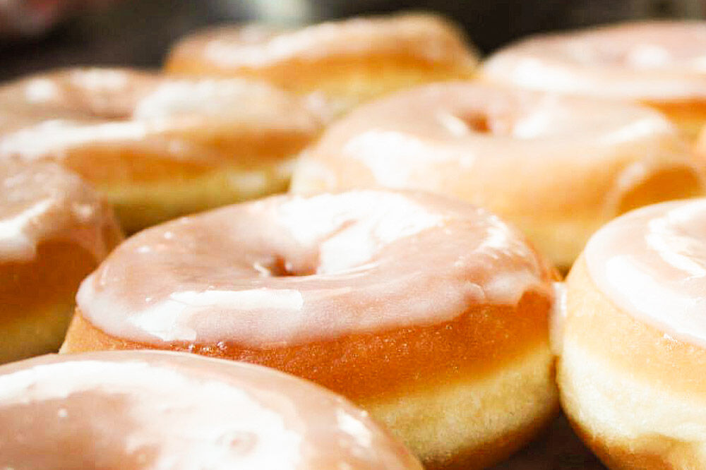 店主セレクト ドーナッツ 6種各1個セット 冷凍 UCHINO DOUGHNUTS ドーナツ 国産小麦 秋田県 東成瀬村 [スイーツ お菓子 セット おやつ 洋菓子 詰め合わせ ギフト プレゼント 食べ比べ プレーン きび砂糖 シナモンシュガー 五葉豆きな粉 チョコオレンジ フランボワーズ 個包装]