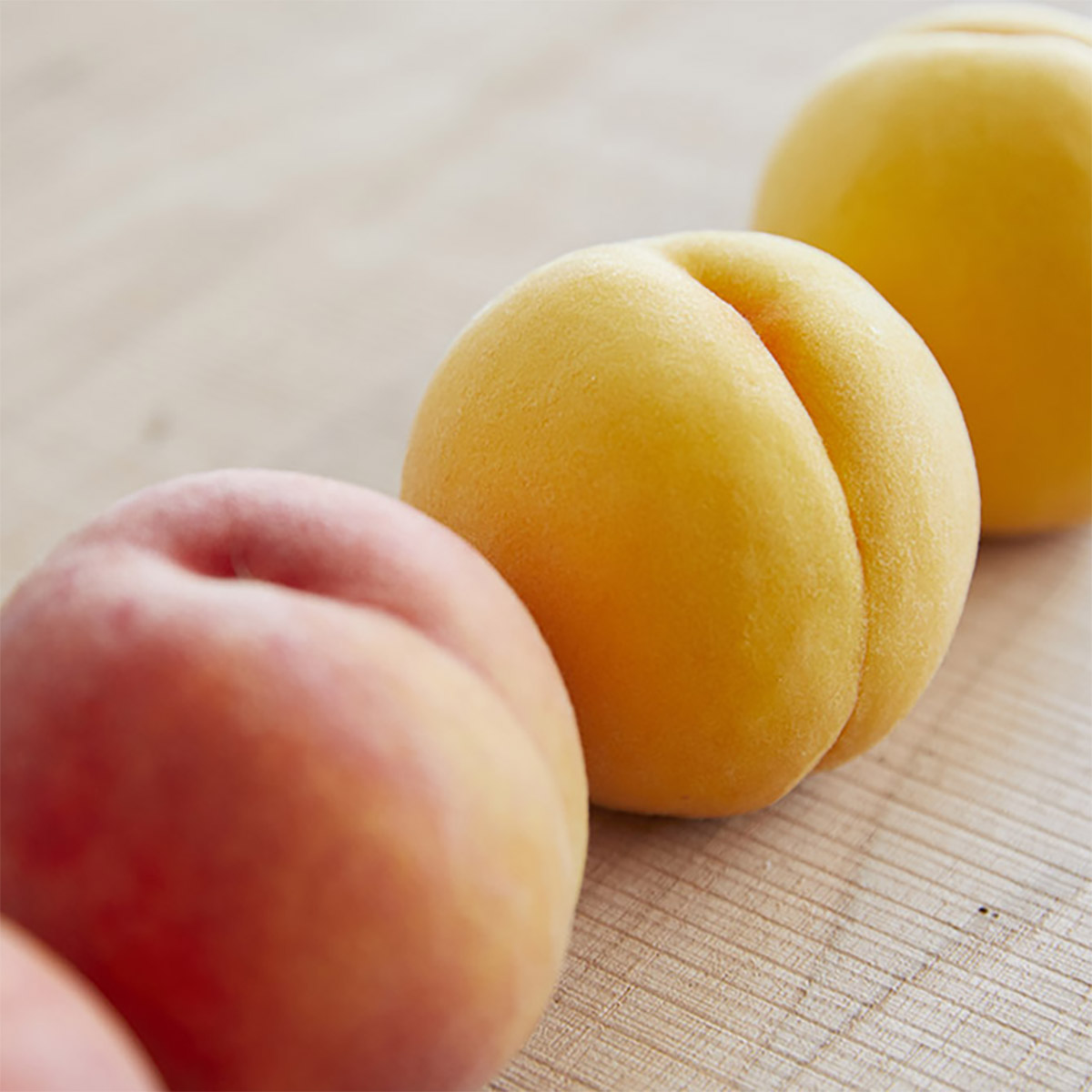 山形産 黄色い桃(有袋・無袋)2kg(5～10玉)[柔らかくなる桃] 【令和8年産先行予約】FU21-166