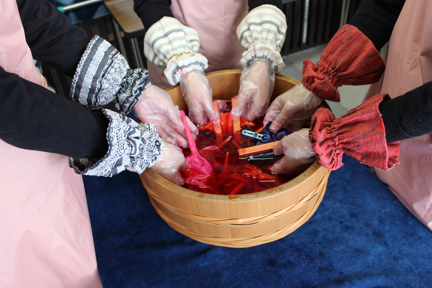 【体験チケット やまがたの伝統染め】紅花染体験 シルクスカーフ【ロングタイプ】 現地体験型